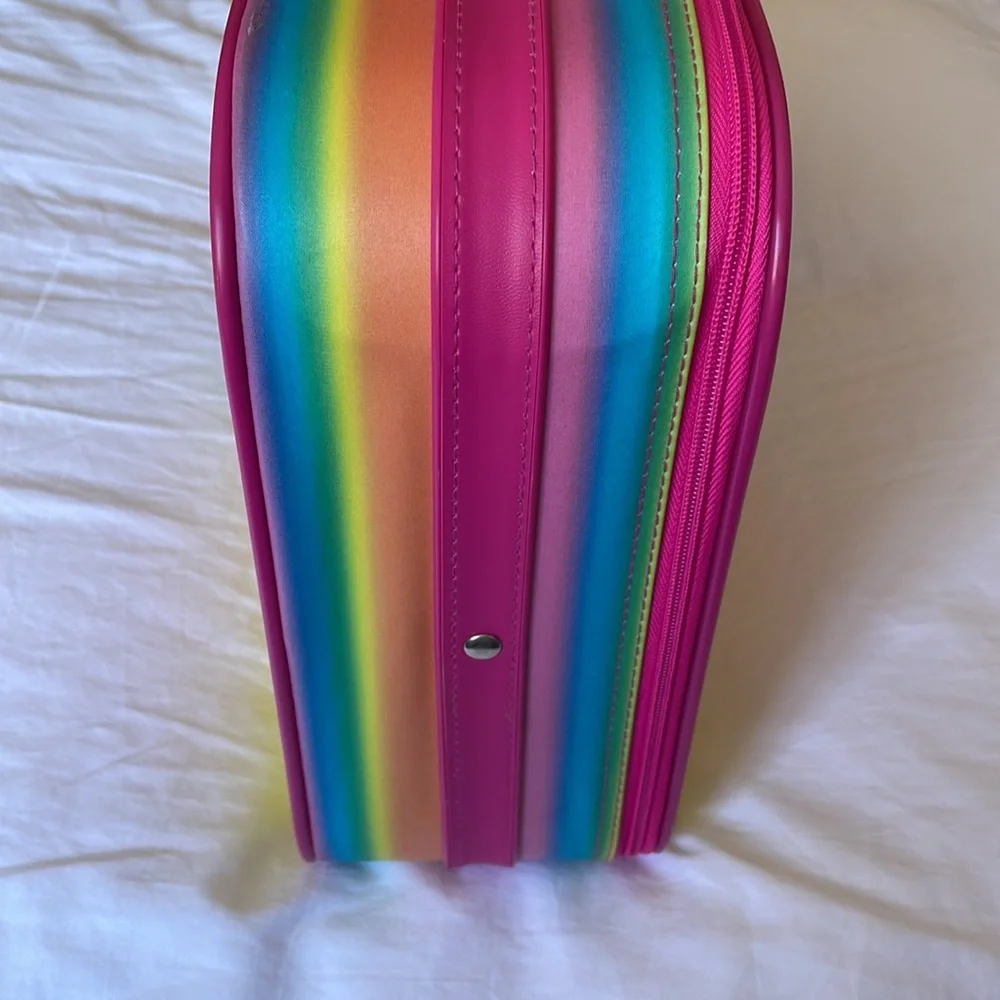 Hello Kitty Suitcase - Picture 4 of 16